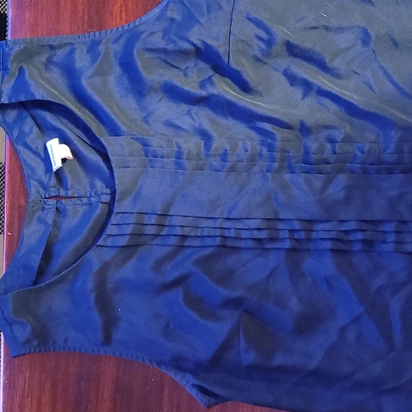 black blouse - Picture 1 of 3